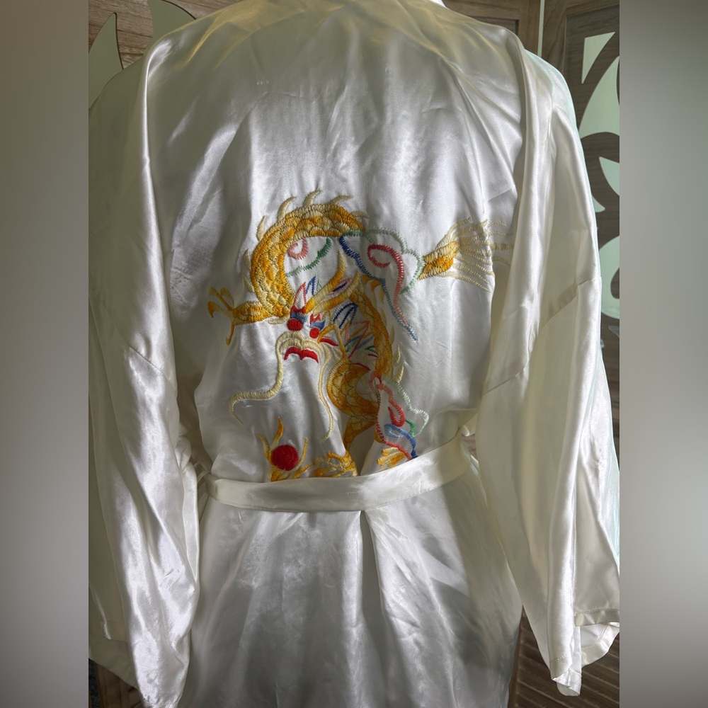 Esme 1970’s Vintage Dragon Robe Kimono